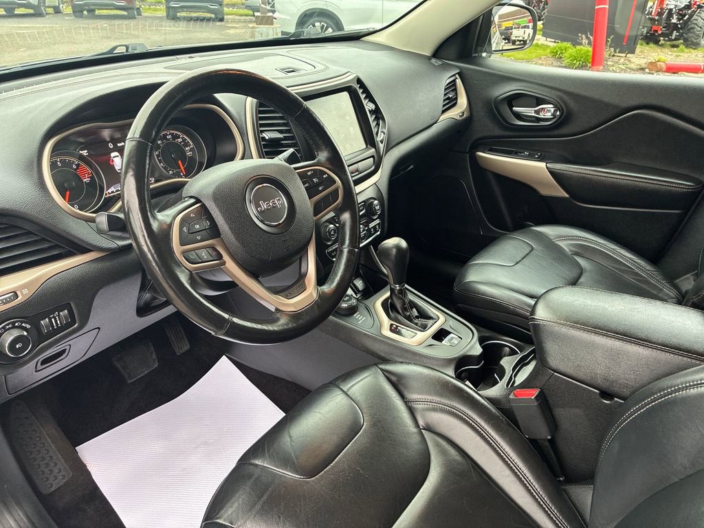 Used 2017 Jeep Cherokee Limited AWD/4WD image 14
