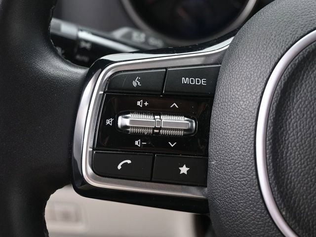 Used 2024 Kia Carnival LX image 15