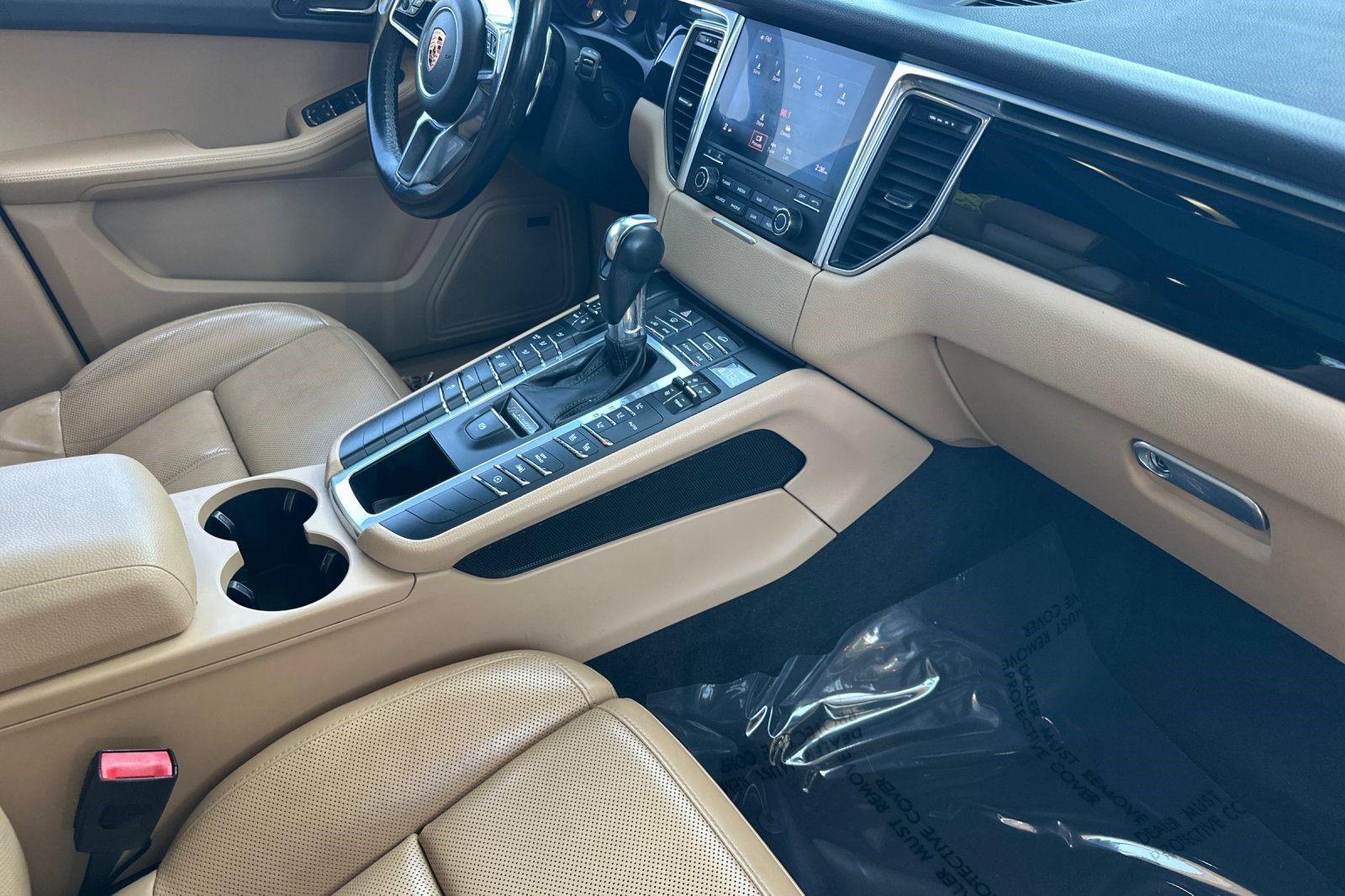 Used 2018 Porsche Macan AWD/4WD image 33