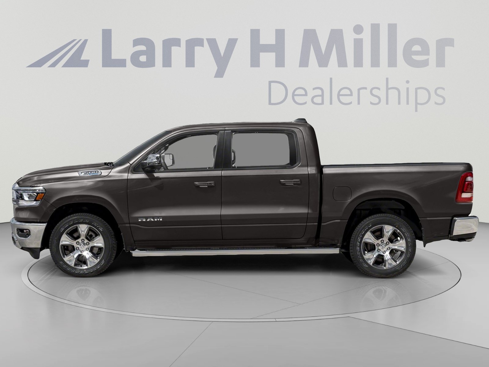 Used 2024 RAM 1500 Laramie AWD/4WD image 3