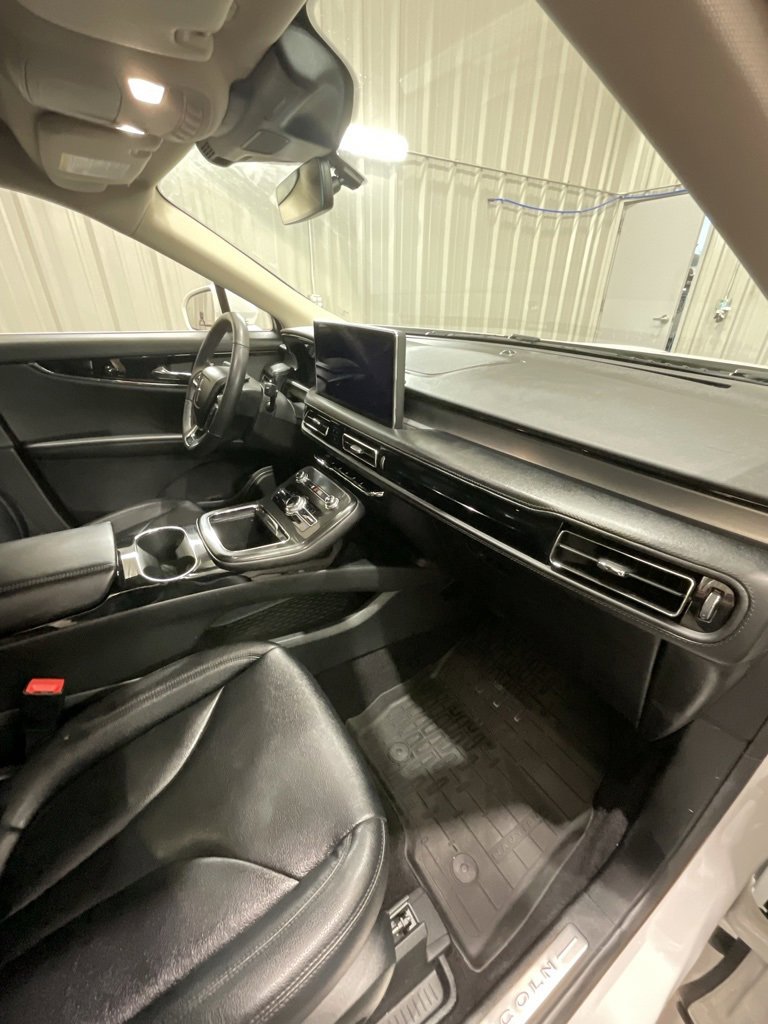 Used 2022 Lincoln Nautilus Standard image 14