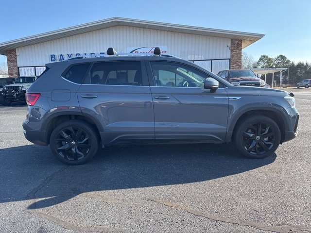 Used 2022 Volkswagen Taos SE image 4