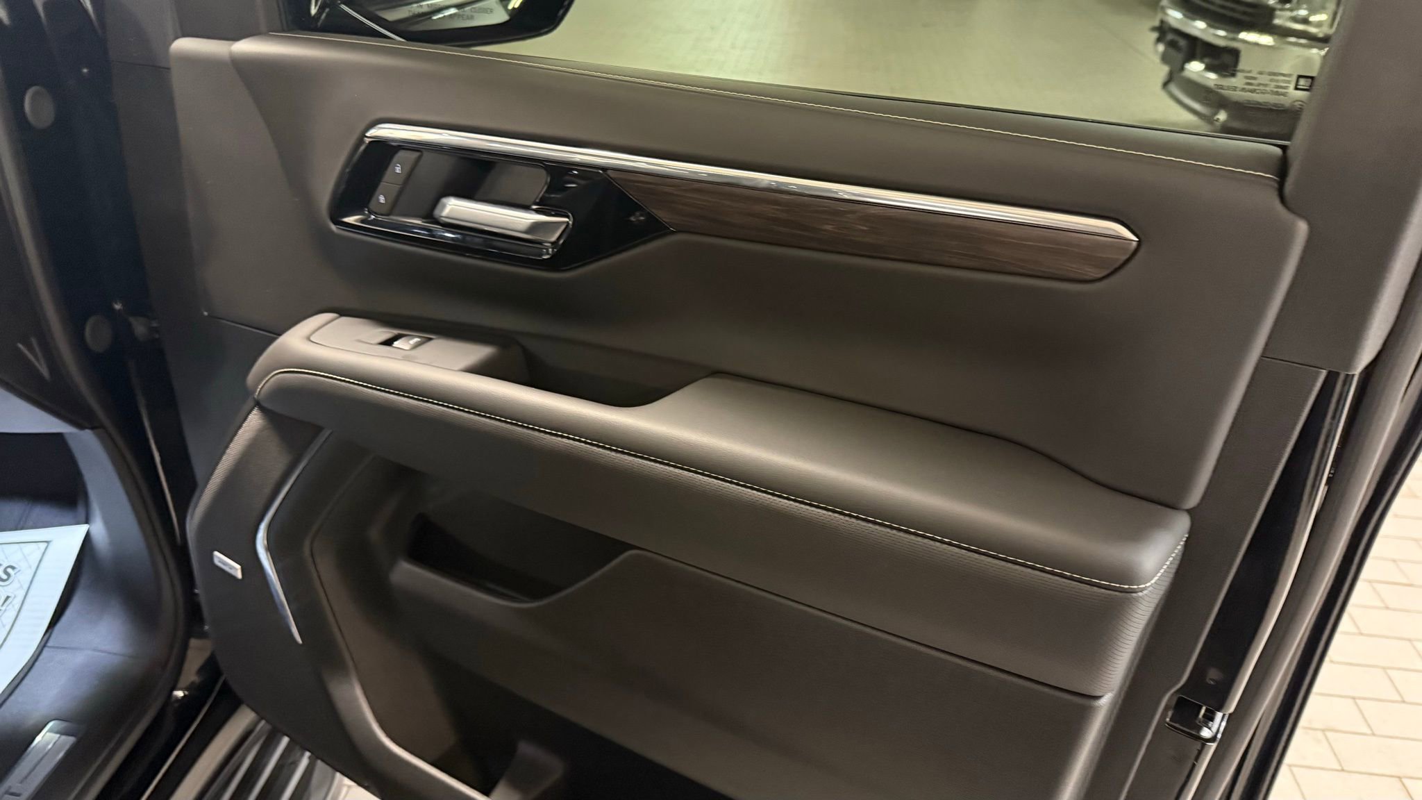 Used 2026 Chevrolet Tahoe Premier w/ Sun And Tow Package image 22