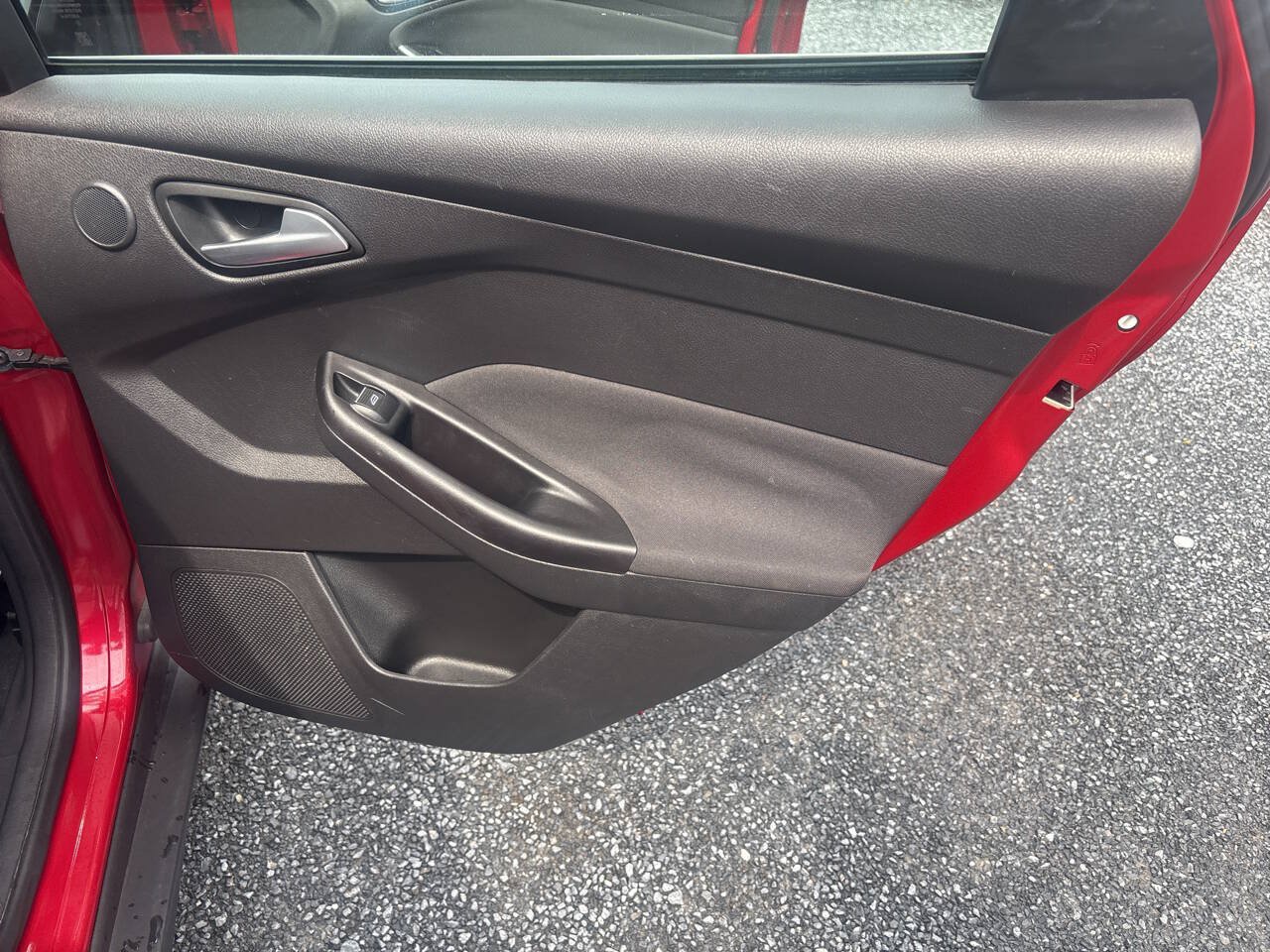 Used 2012 Ford Focus Titanium FWD image 15