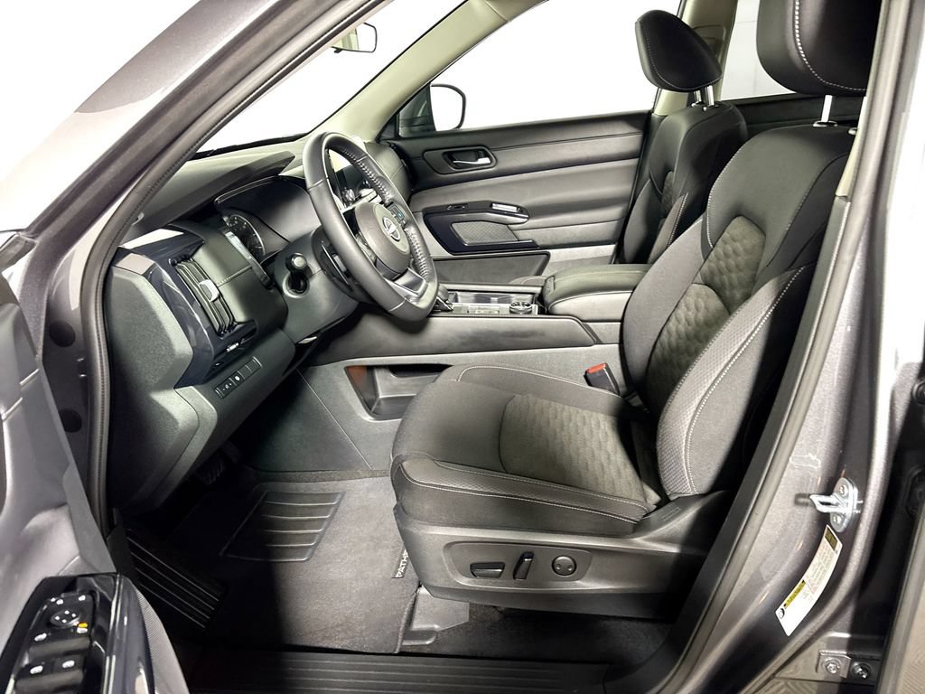 Used 2022 Nissan Pathfinder SV AWD/4WD image 11