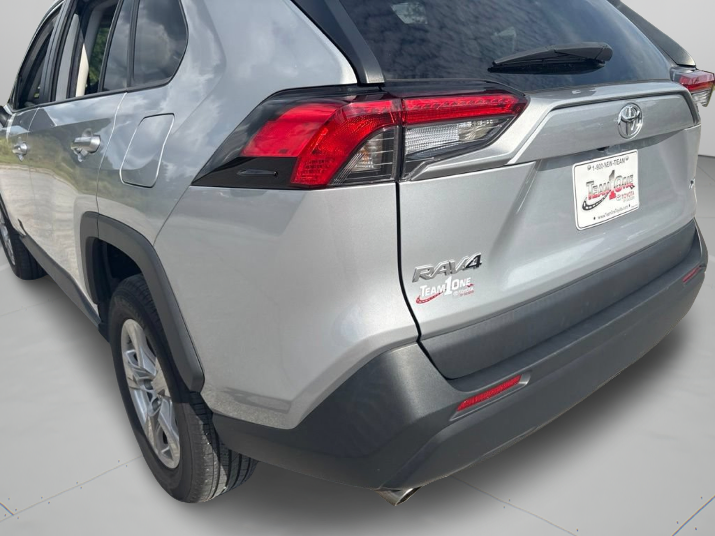 Used 2024 Toyota RAV4 XLE FWD image 29
