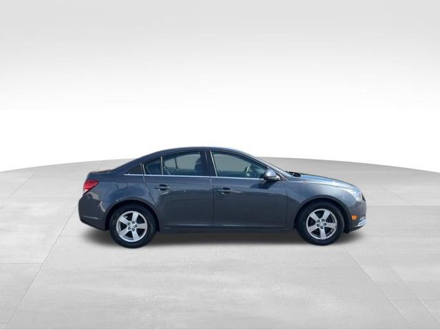 Used 2013 Chevrolet Cruze LT w/ Technology Package FWD image 6