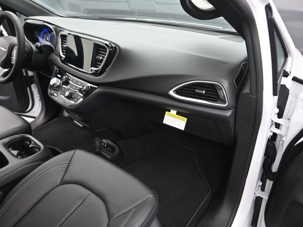 New 2026 Chrysler Voyager LX FWD image 17