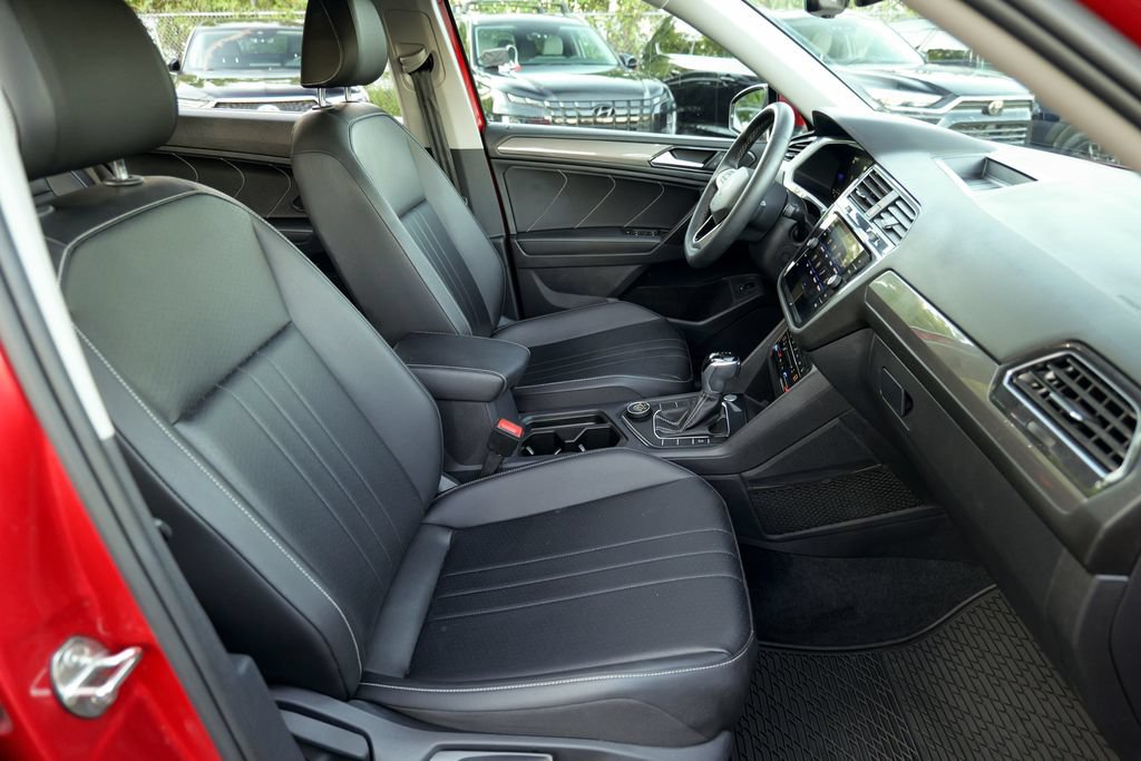 Used 2022 Volkswagen Tiguan SE AWD/4WD image 35