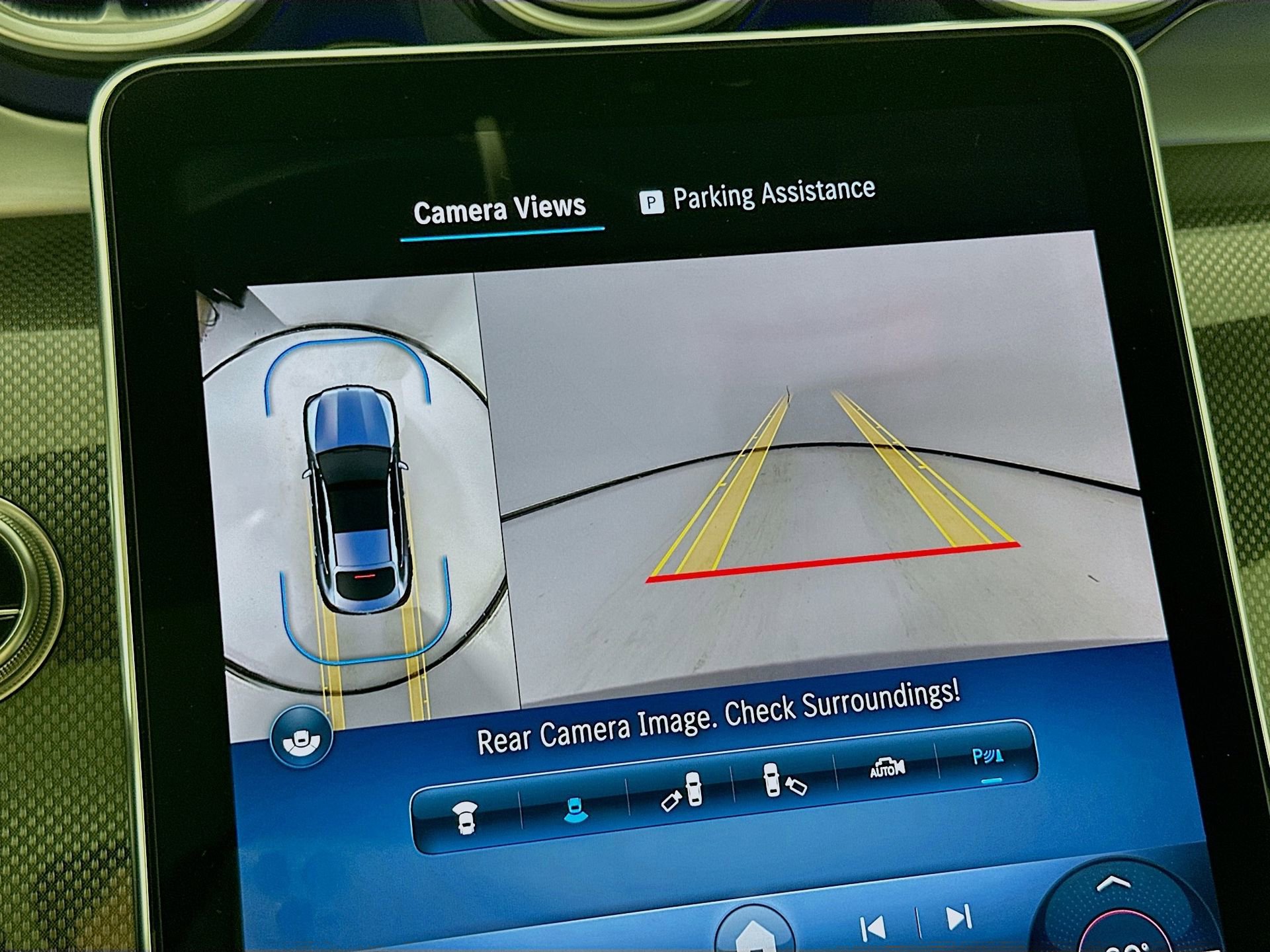 Used 2025 Mercedes-Benz GLC 300 4MATIC image 14