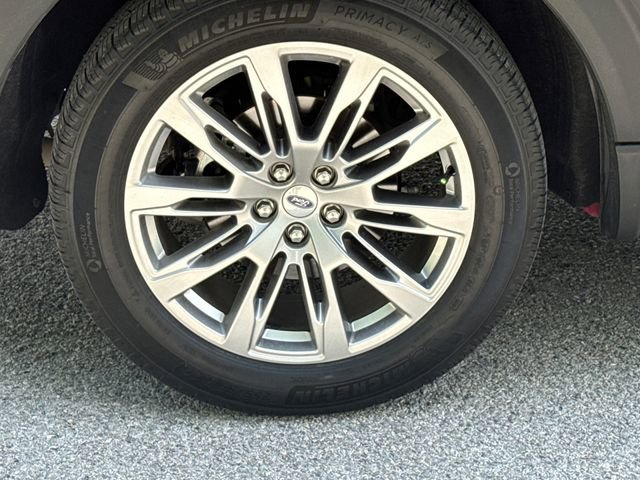 Used 2025 Ford Explorer Platinum RWD image 9