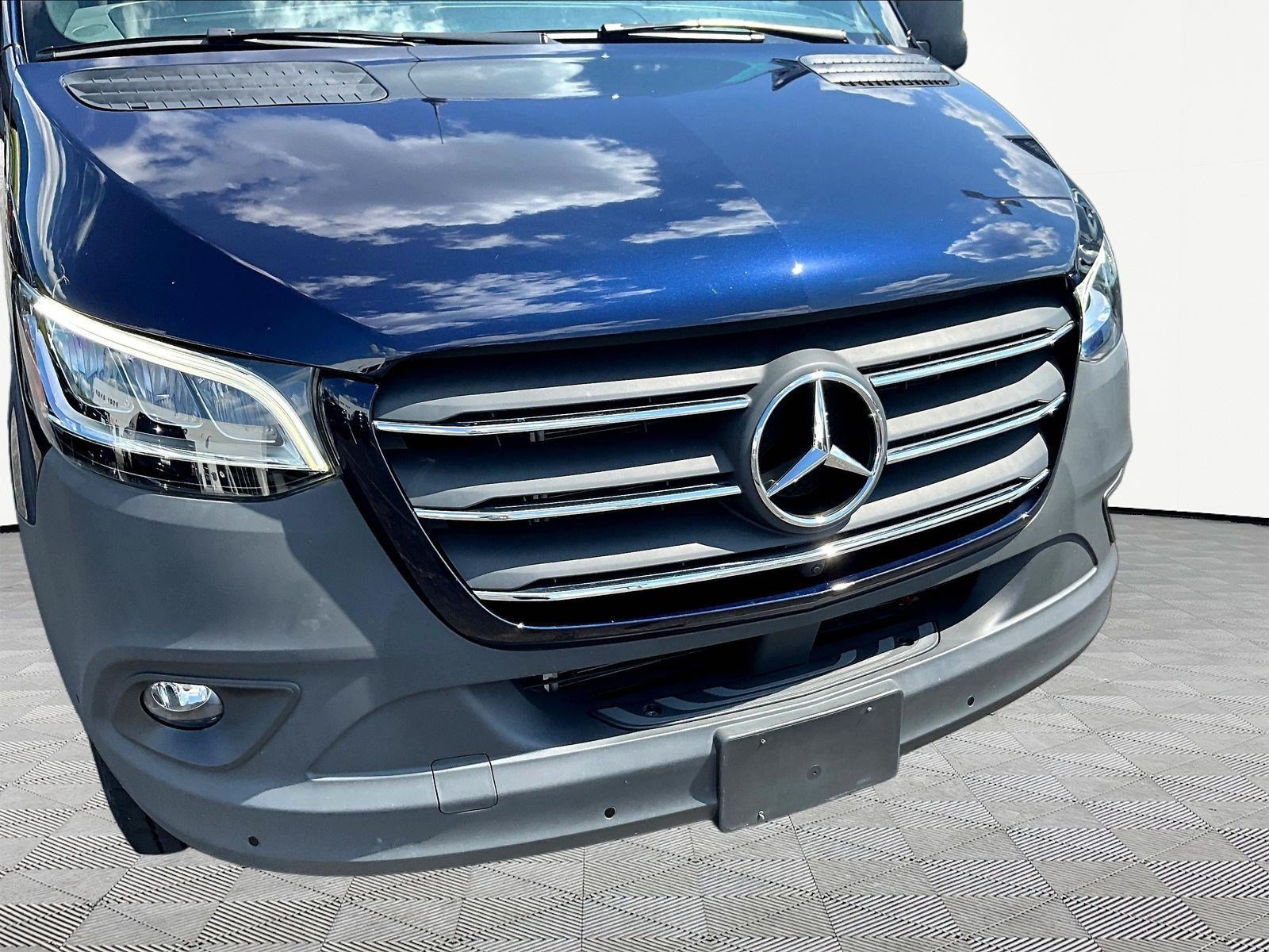 Used 2024 Mercedes-Benz Sprinter 2500 image 31