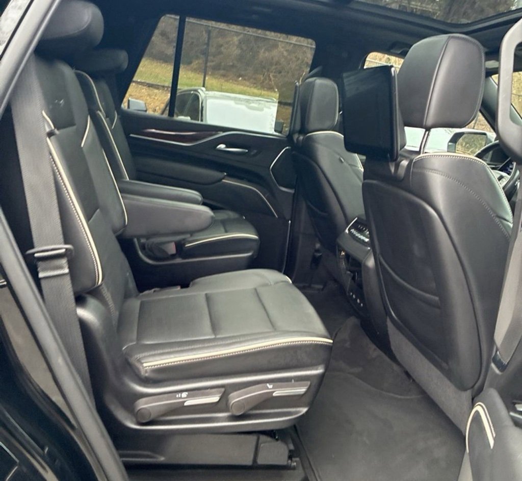 Used 2023 Cadillac Escalade Premium Luxury image 18