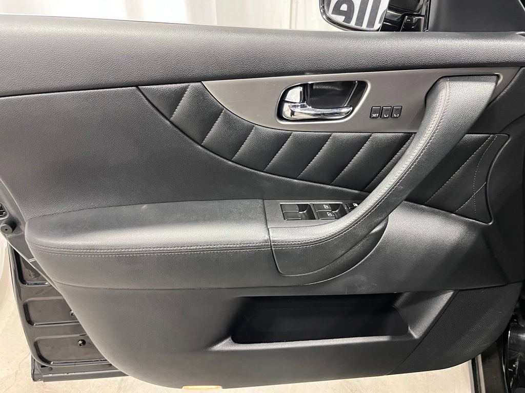 Used 2013 INFINITI FX37 AWD w/ Premium Pkg image 10