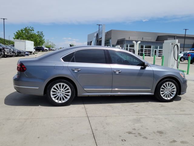 Used 2017 Volkswagen Passat 1.8T SE w/ SE Lighting Package FWD image 2