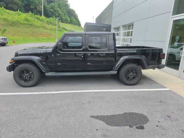Used 2025 Jeep Gladiator Sport AWD/4WD image 7