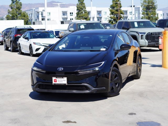 Used 2025 Toyota Prius LE FWD image 4