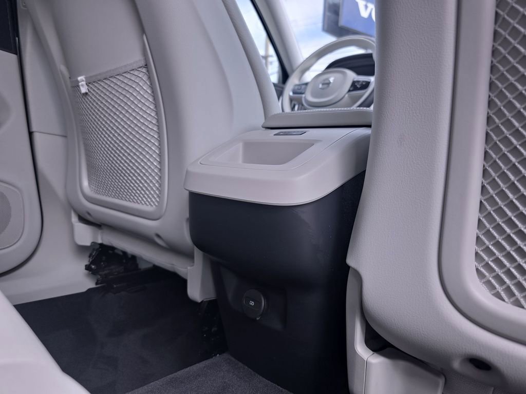 Used 2023 Volvo XC60 B5 Plus w/ Climate Package image 11