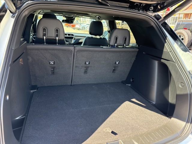 Used 2023 Chevrolet TrailBlazer RS w/ Sun and Liftgate Package AWD/4WD image 11