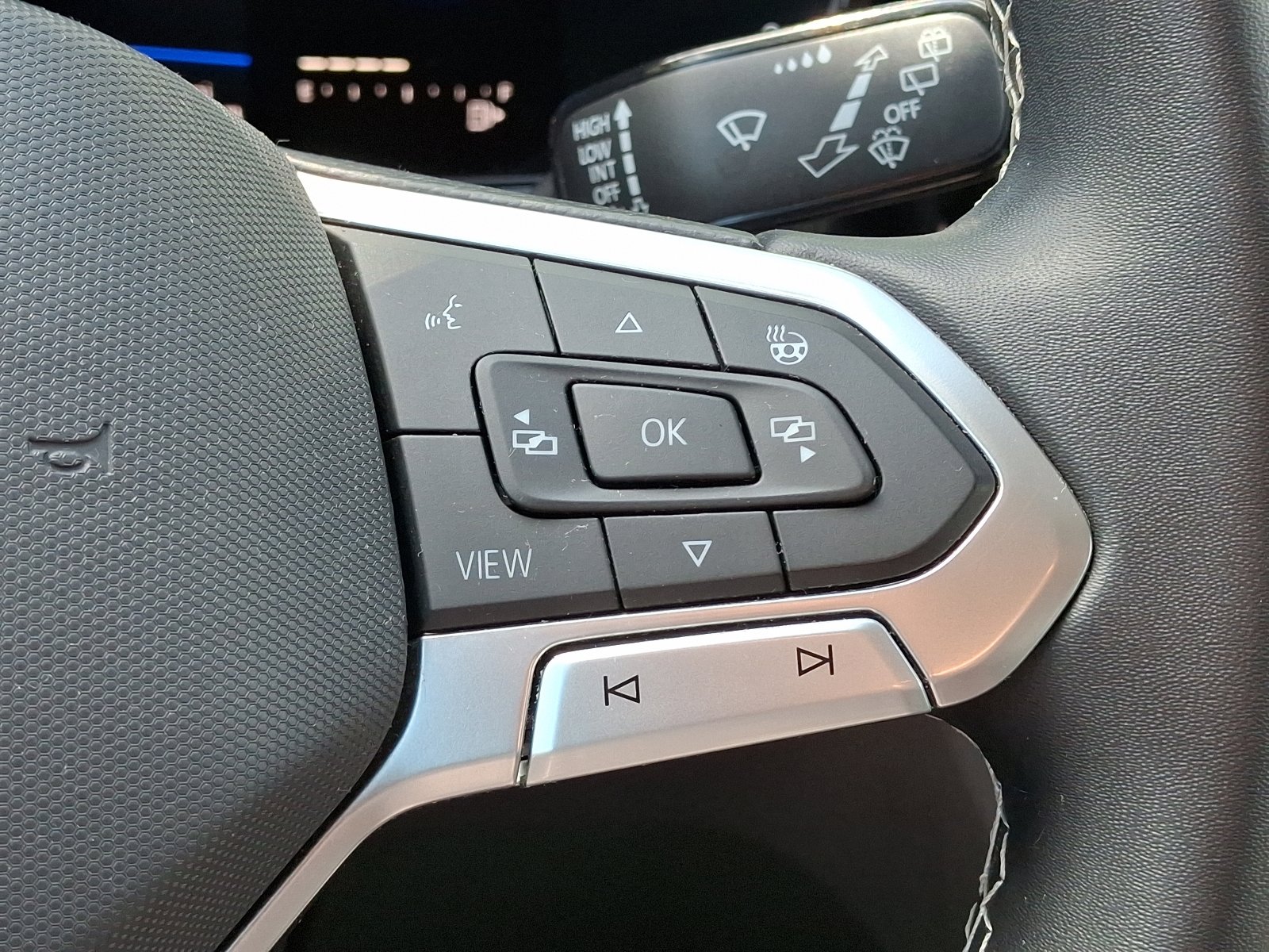 Used 2022 Volkswagen Taos SE w/ Driver Assistance Package AWD/4WD image 23