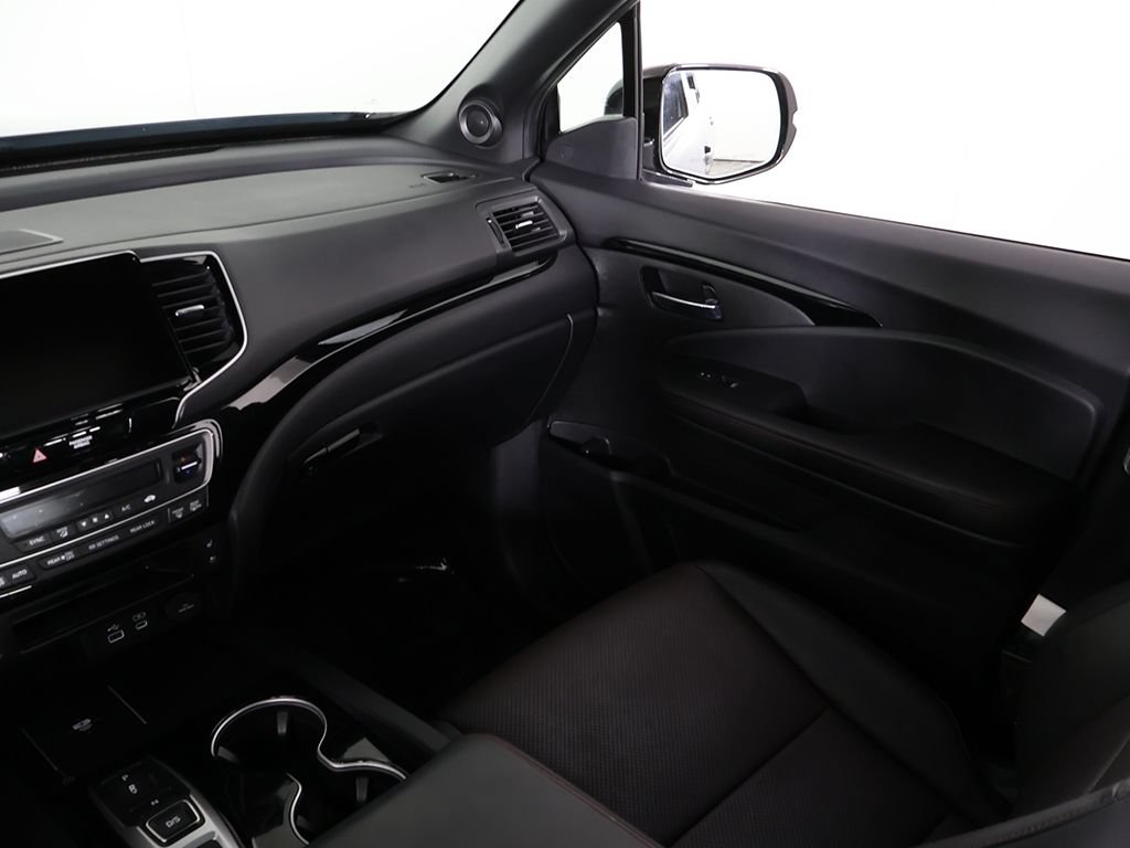 Certified 2025 Honda Ridgeline Black Edition image 37