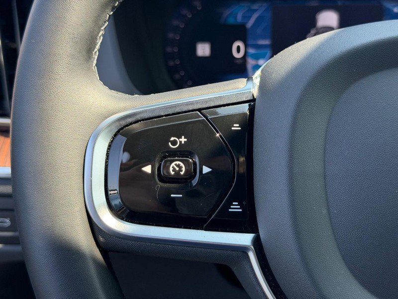 Certified 2024 Volvo XC60 B5 Ultimate w/ Climate Package AWD/4WD image 19