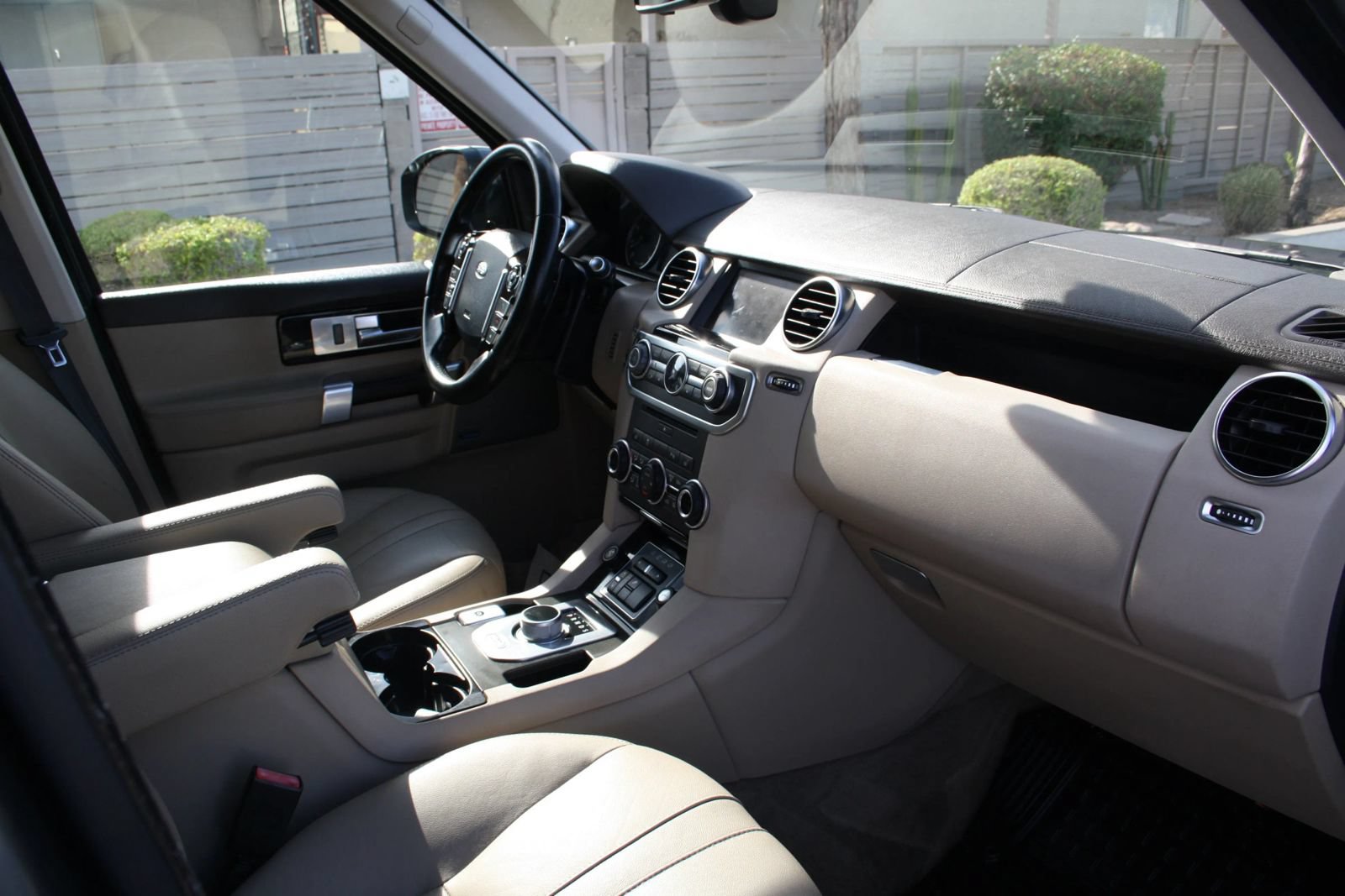Used 2016 Land Rover LR4 HSE AWD/4WD image 24