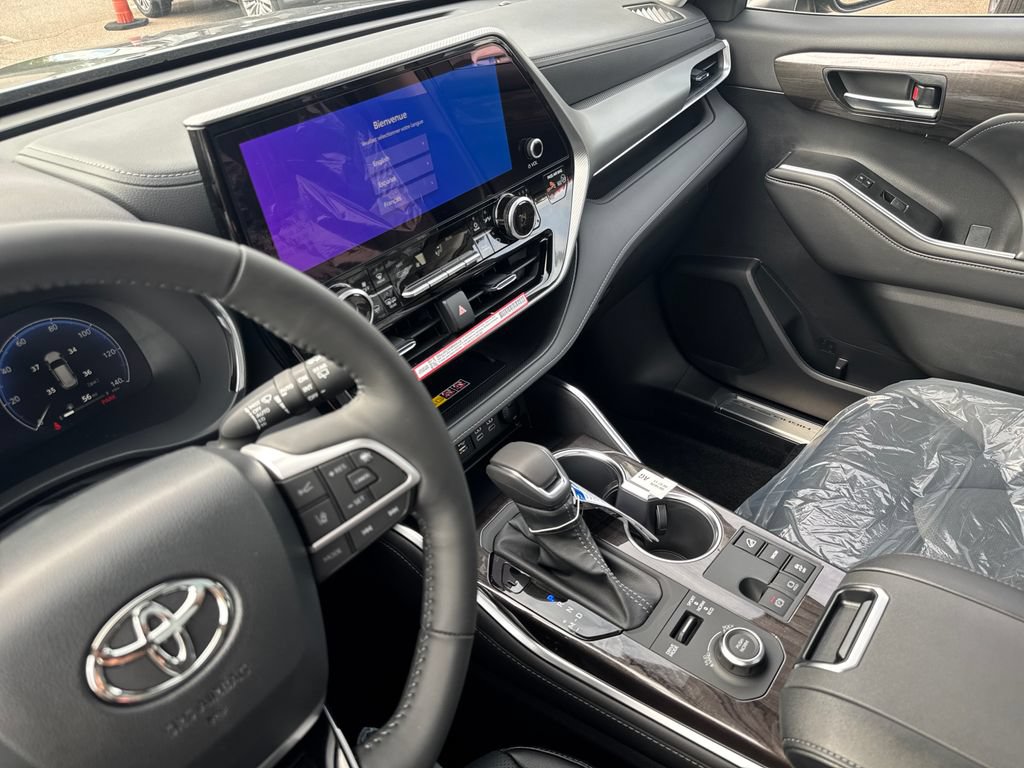 New 2026 Toyota Highlander Platinum AWD/4WD image 23
