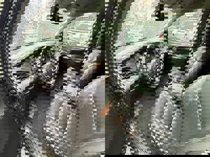 Used 2018 Toyota Sienna SE w/ Carpet Mat Package FWD image 7