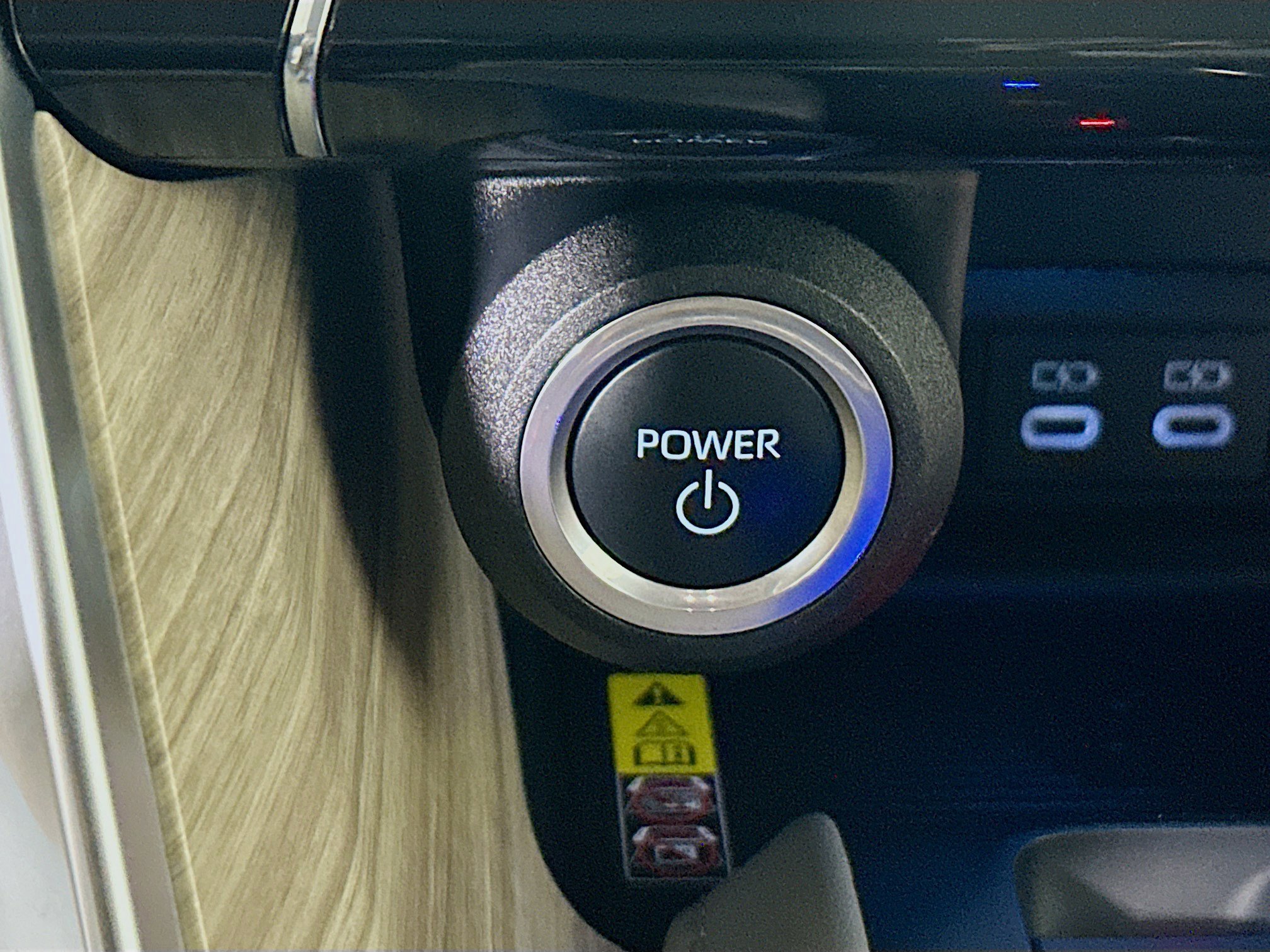 Used 2023 Toyota Venza LE image 20