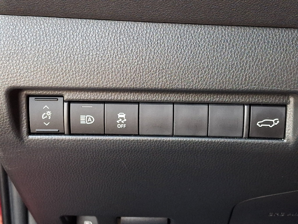 Certified 2024 Toyota Venza XLE AWD/4WD image 30