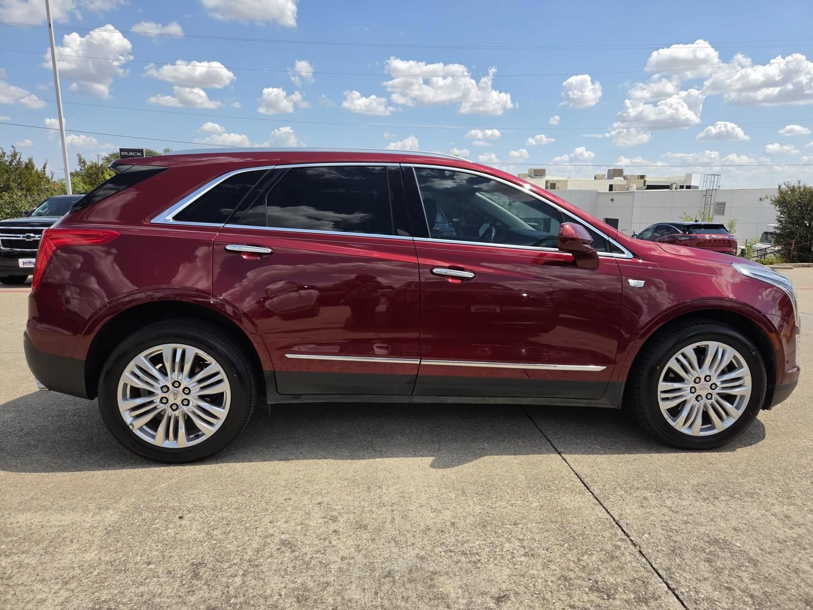 Used 2018 Cadillac XT5 Premium Luxury w/ Driver Assist Package FWD image 4