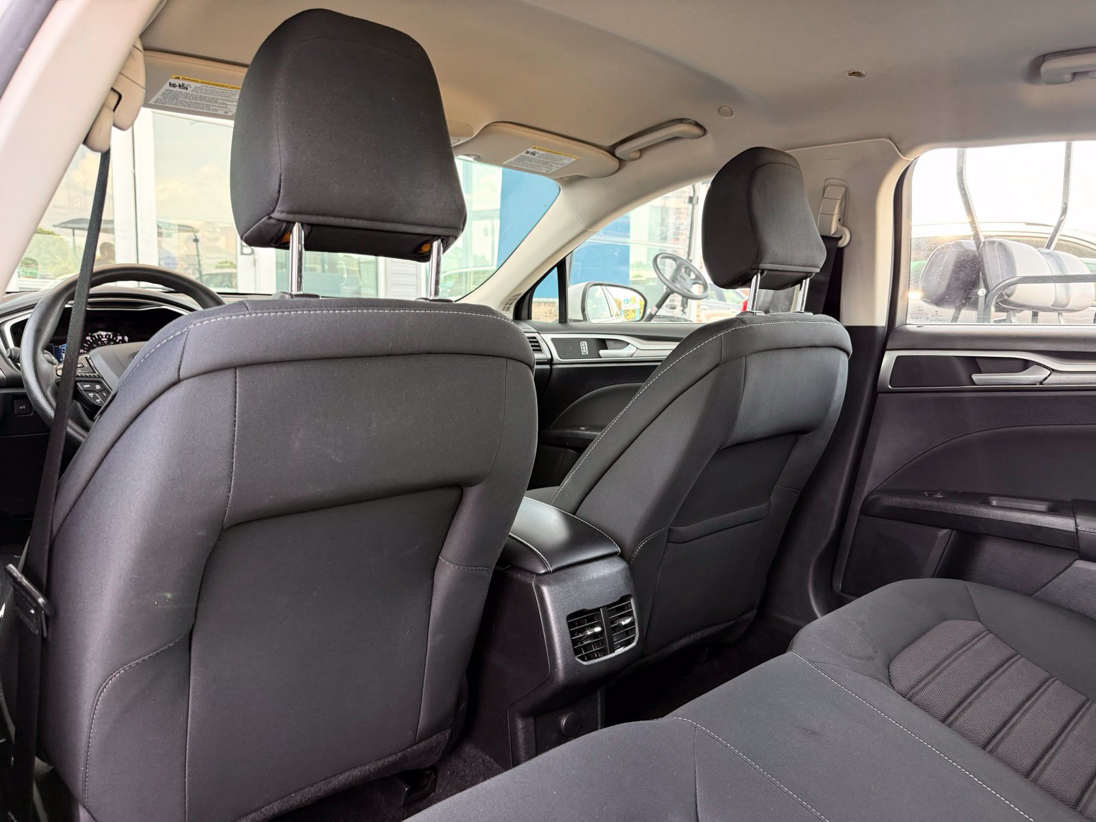 Used 2020 Ford Fusion SE FWD image 15