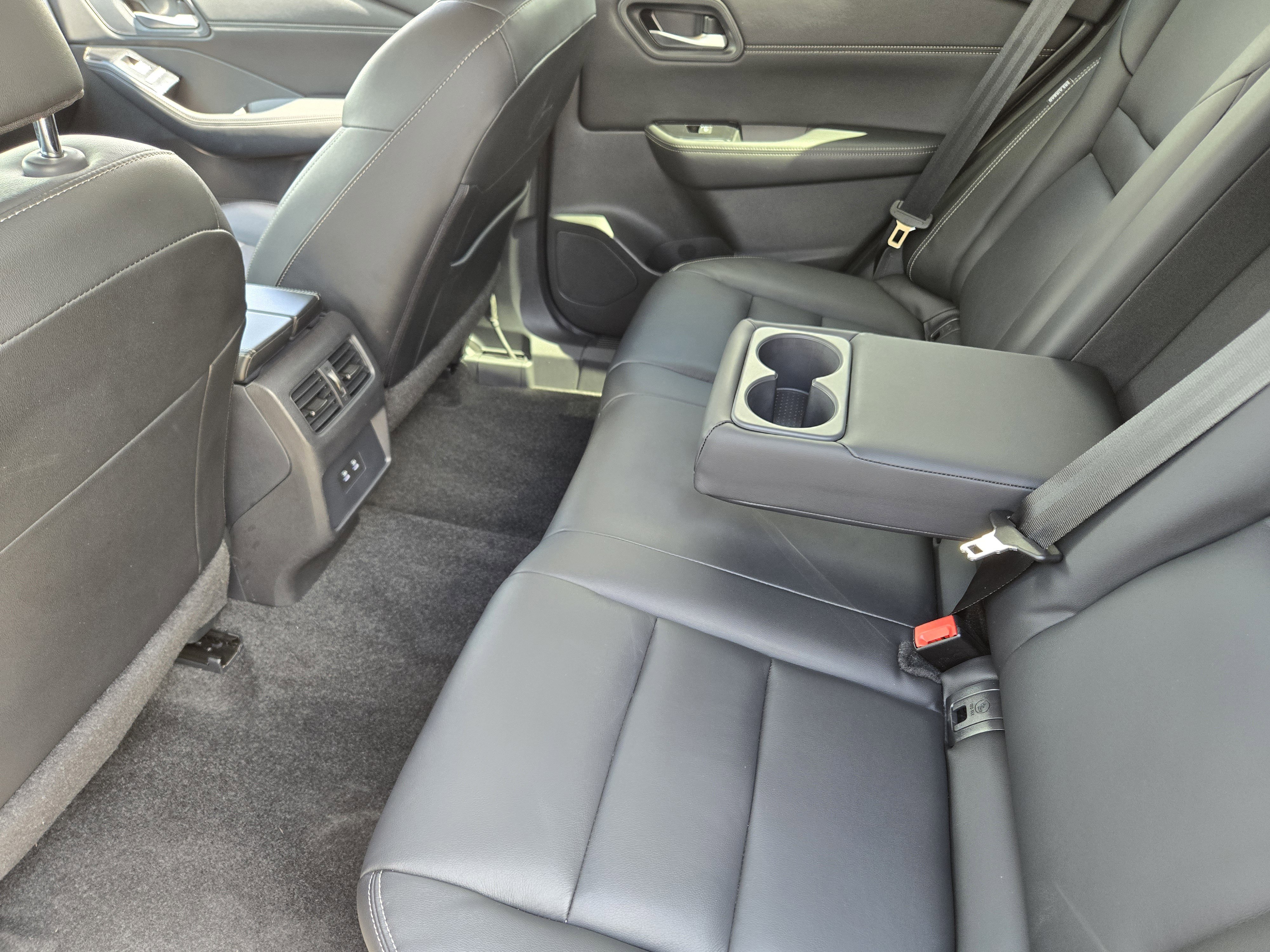 Used 2024 Nissan Rogue SL image 29