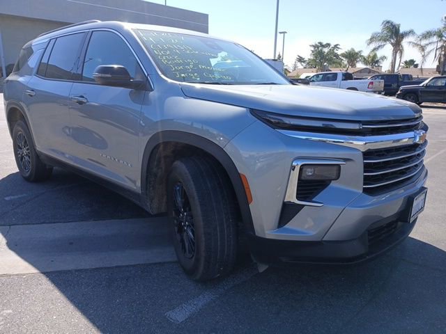 Used 2026 Chevrolet Traverse LT FWD image 3