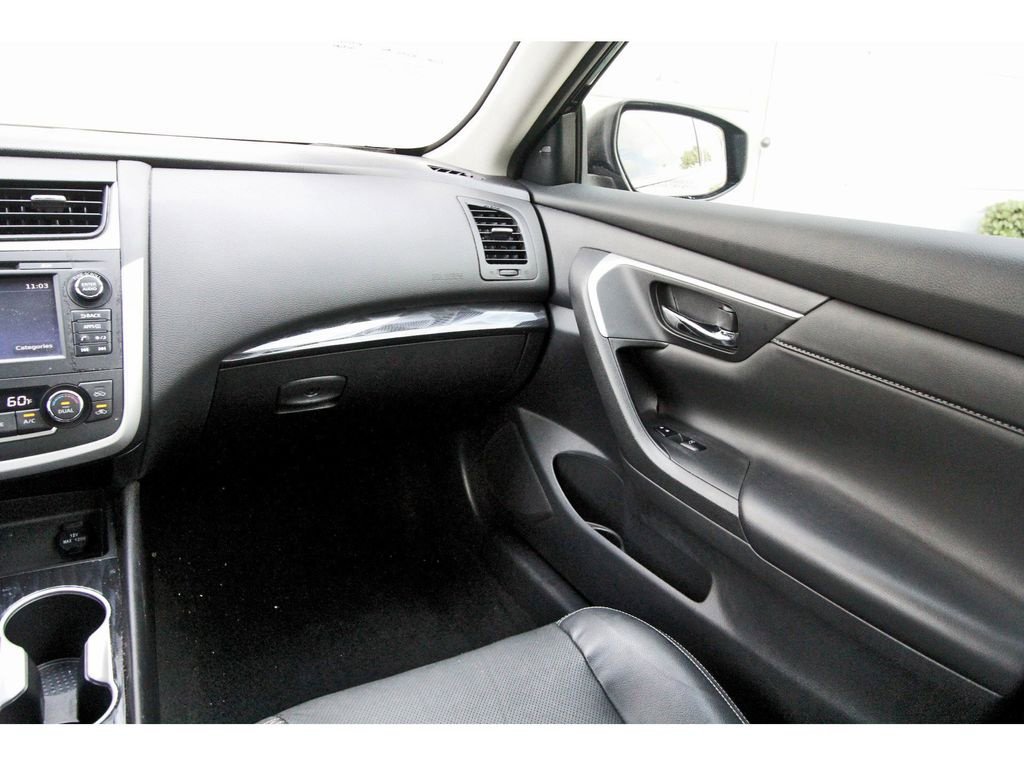 Used 2016 Nissan Altima 2.5 SL w/ 2.5 Technology w/LED Package FWD image 10