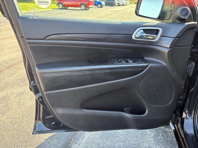 Used 2020 Jeep Grand Cherokee Altitude AWD/4WD image 11