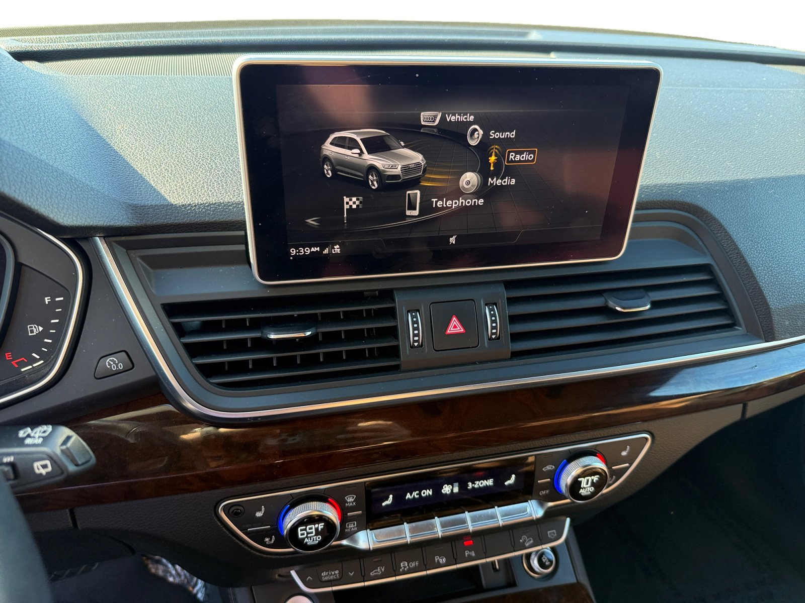 Used 2020 Audi Q5 e Prestige w/ Prestige Package image 12