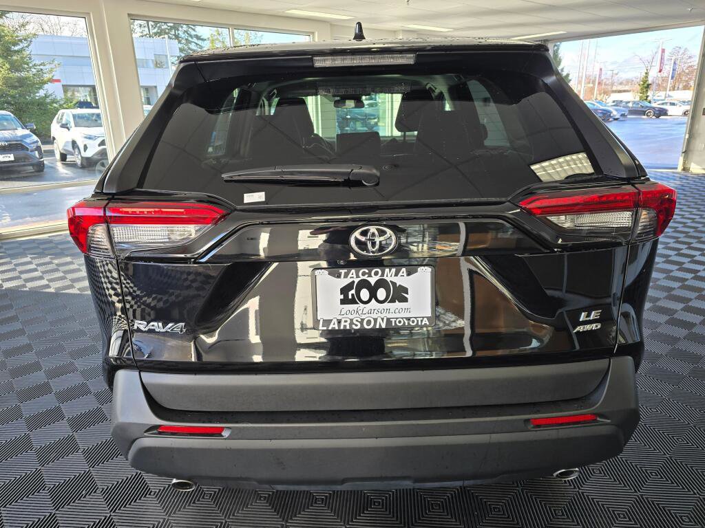 Used 2025 Toyota RAV4 LE image 4