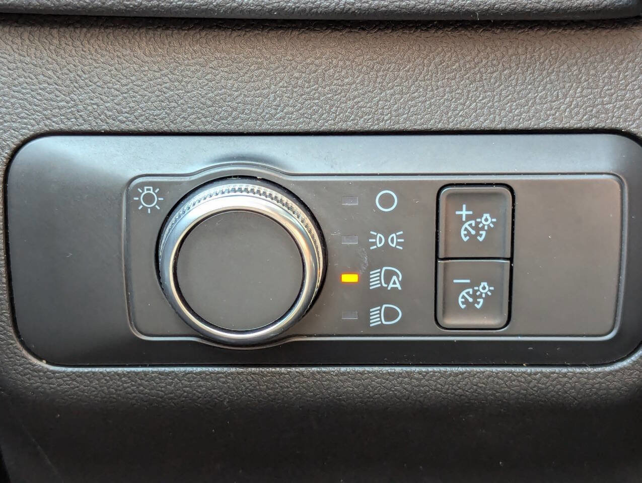 Used 2020 Ford Escape SE image 27