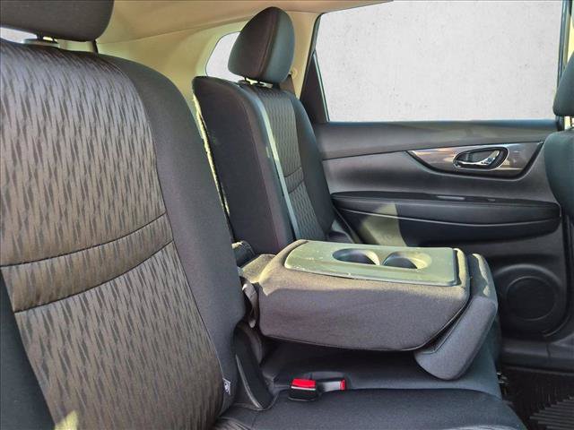 Used 2018 Nissan Rogue SV w/ Premium Package FWD image 27
