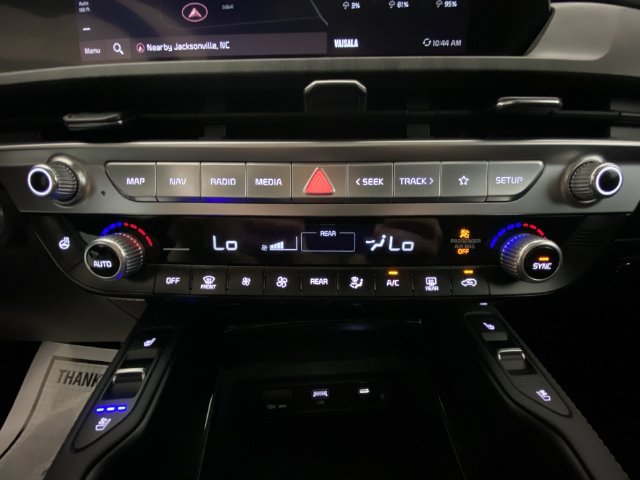 Used 2024 Kia Telluride EX w/ EX Captain's Chair Package AWD/4WD image 19