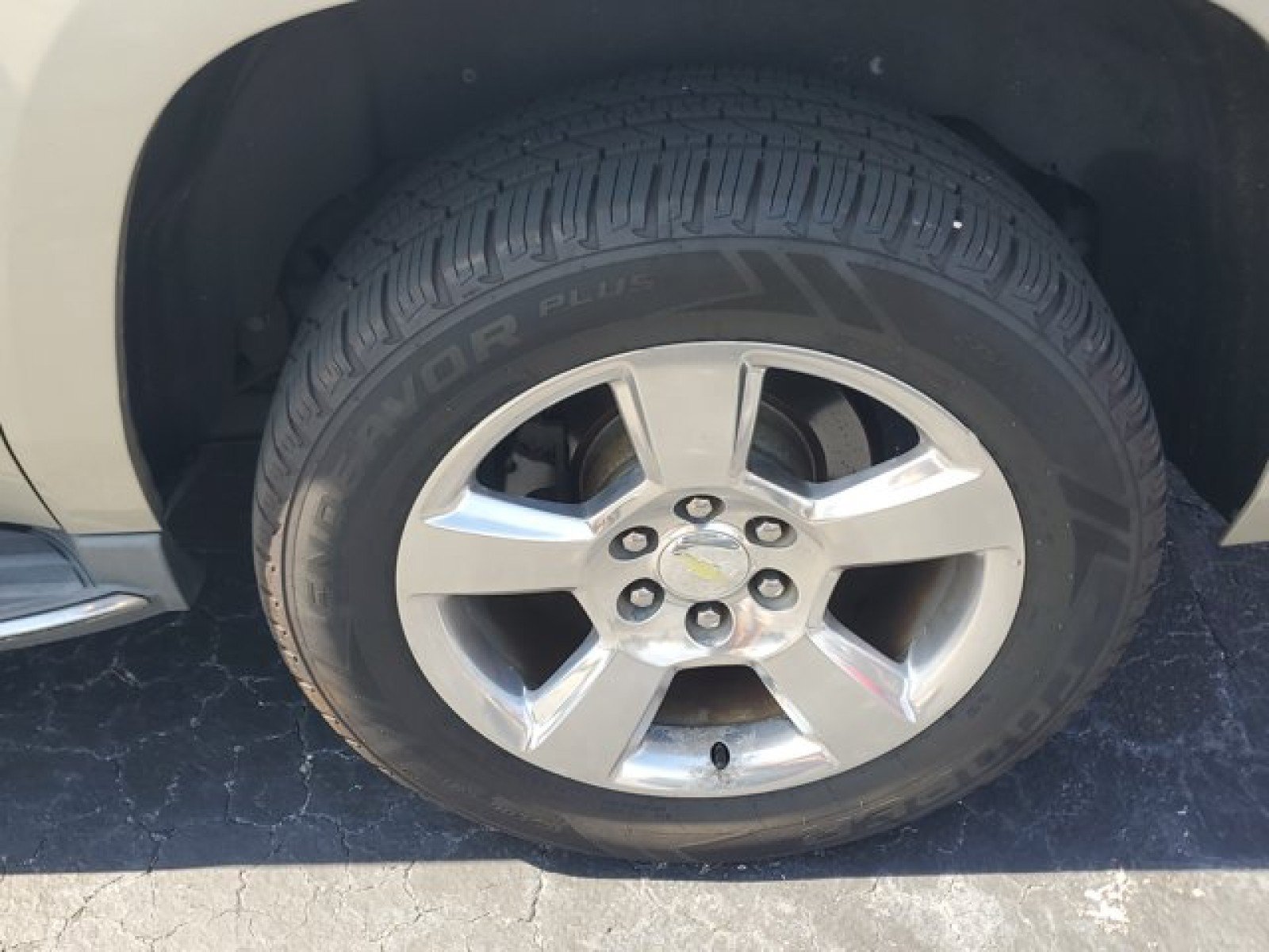 Used 2015 Chevrolet Suburban LTZ RWD image 5