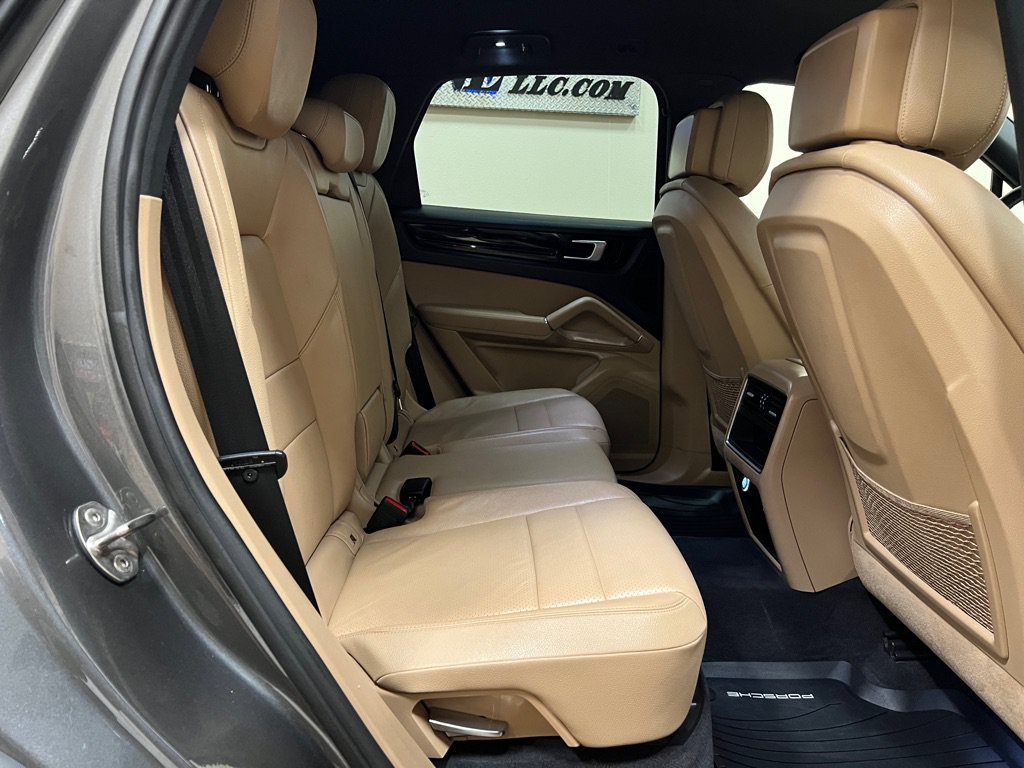 Used 2020 Porsche Cayenne AWD/4WD image 23