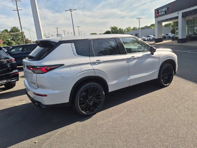 New 2026 Mitsubishi Outlander LE FWD image 3