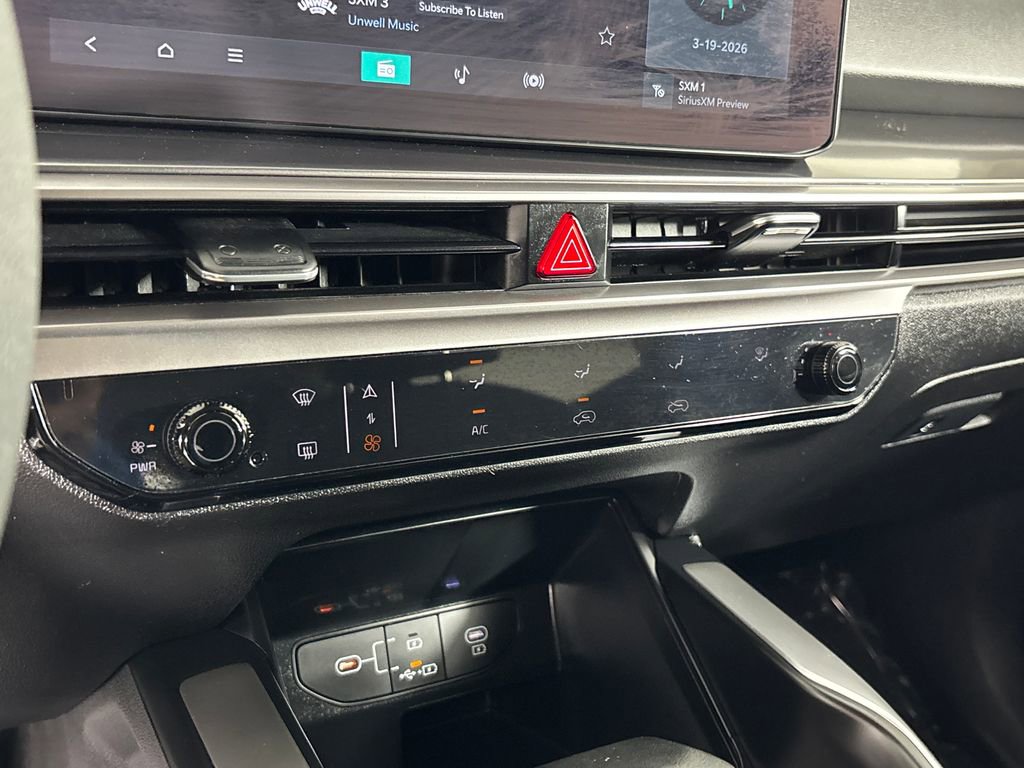 Used 2024 Kia Sorento LX image 19