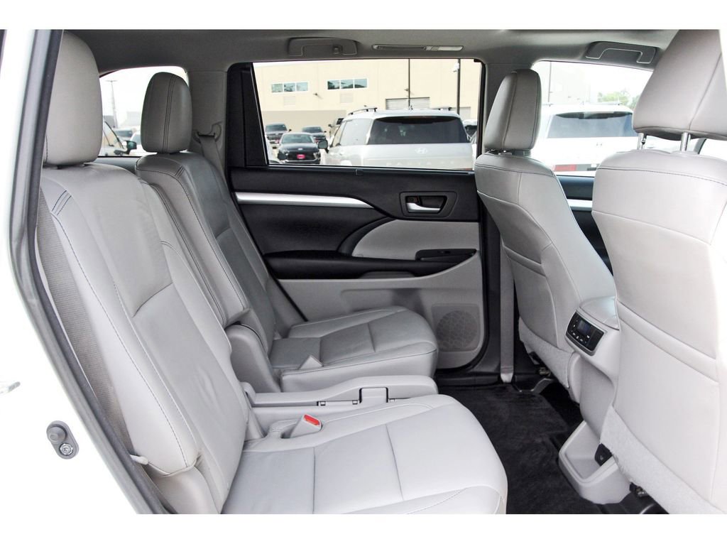 Used 2016 Toyota Highlander XLE FWD image 10