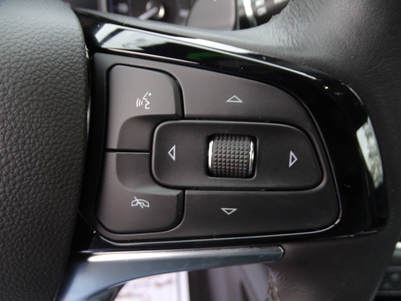Used 2022 Buick Enclave AWD Essence w/ Sport Touring Edition image 17