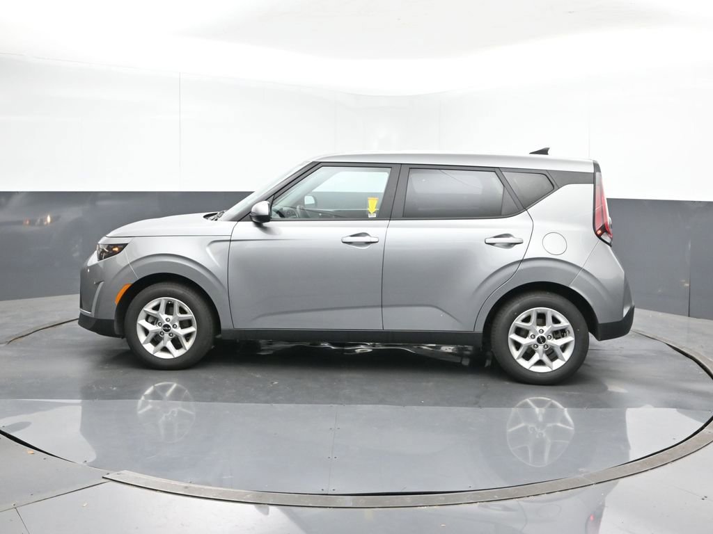 Used 2025 Kia Soul LX w/ LX Technology Package image 3