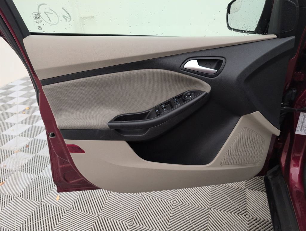 Used 2014 Ford Focus SE FWD image 26